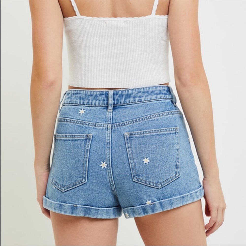 Pacsun flower denim shorts - Picture 2 of 2